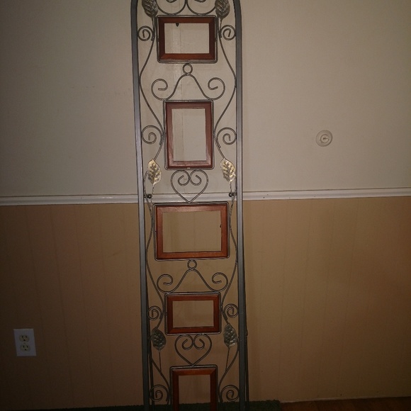 Picture frame & kids clothes - Picture 2 of 3